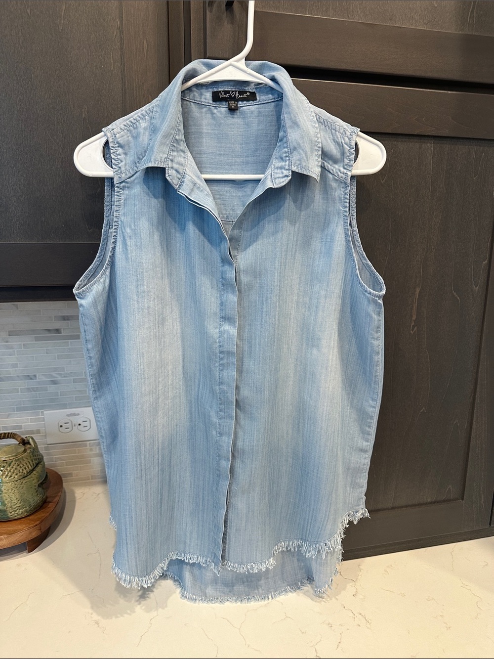 Velvet Heart Light Blue Sleeveless Chambray Tunic
